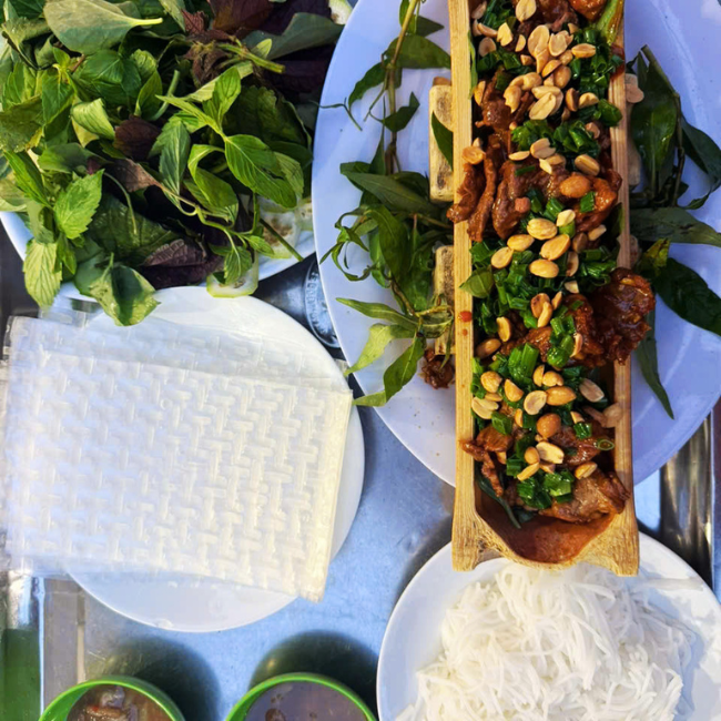 BÒ NƯỚNG ỐNG TRE
